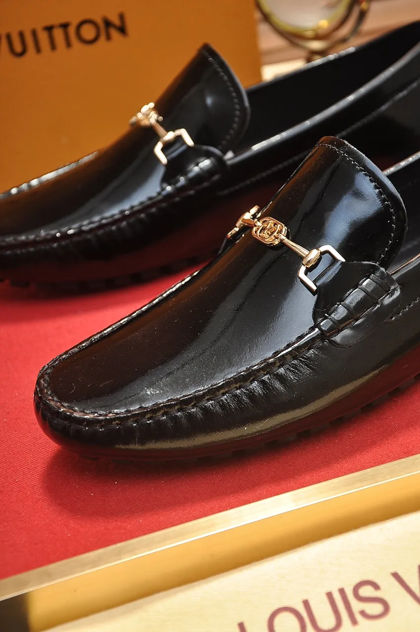 Men's men's shoes 💰420💶 [LV Doudou shoes] (water-dyed cowhide lining) new model is on the market, available on the official website. The new Doudou shoes are processed into single-color materials, and the uppers are made of imported horsehide leather. The body of the shoe is fully hemmed with mark thread, and is lined with imported original cowhide leather. The elegant shoe shape is super suitable for all-matching, and the size is 38-44.